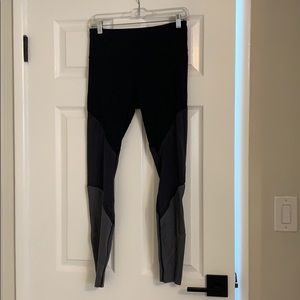 Lululemon black nylon long leggings w/ grey stripe